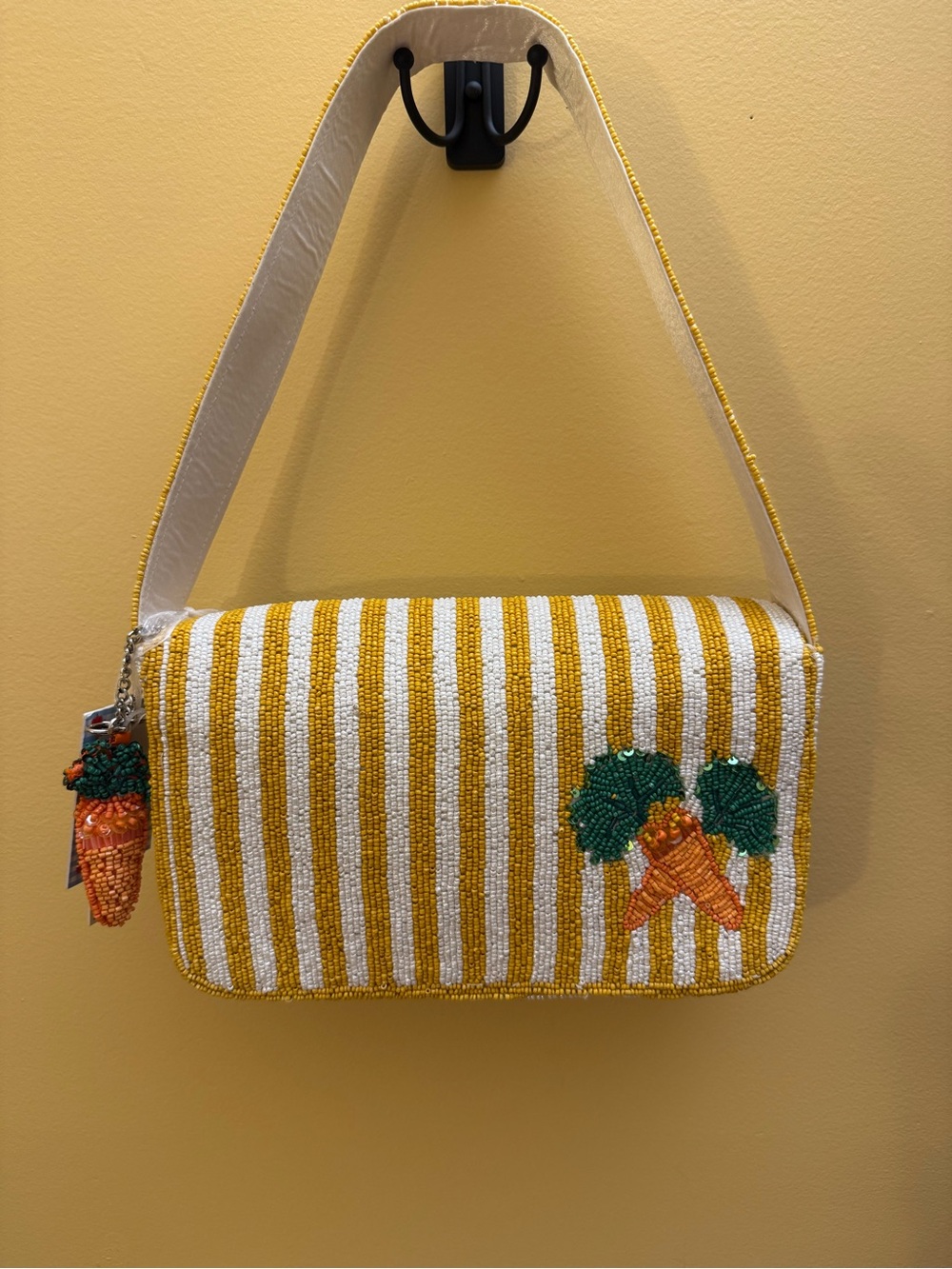 Hand crafted India Beaded Carrots Shoulder Bag Yellow-Green. NWT Tik Tok Viral - Picture 2 of 9